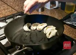 Illustration of how to make fried dumplings 1