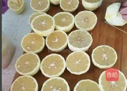 Illustration of how to make lemon juice 2
