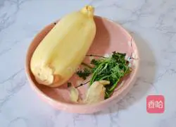 Illustration of how to make cold lotus root slices 1