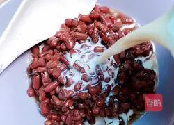 Illustration of how to make red bean milk soup (regulating menstruation and nourishing blood) 8