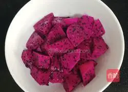 Illustration of how to make dragon fruit and egg soft cakes 1 