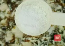 Illustration of how to make seaweed, meatball and egg drop soup 10