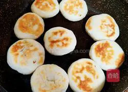 Illustration of how to make soft little pies 13