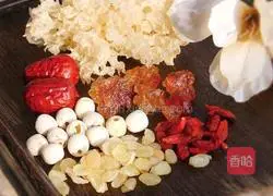 Illustration of how to make snow fungus stewed with rock sugar 1