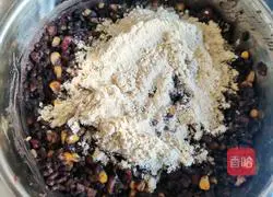 Illustration of how to make rhubarb rice and sticky bean buns 6