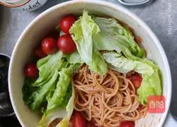 Illustration of how to make tomato and lettuce pasta 8