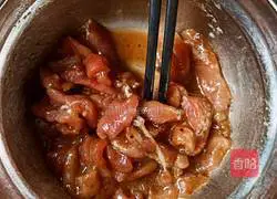 Illustration of how to make casserole with bamboo sheng and loofah 2