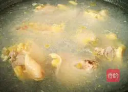 Illustration of how to make yam, red dates and chicken soup 2