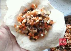 Illustration of how to make steamed buns with vegetarian stuffing 7