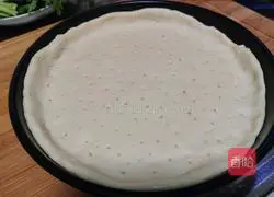 Illustration of how to make garden vegetable sausage pizza 3