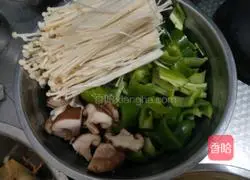 Illustration of how to make braised chicken 1