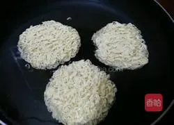 Illustration of how to make three-shredded fried noodles 2