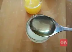 Illustration of how to make vinegar-soaked egg drink 9