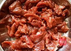 Illustration of how to make dry-fried beef river 2