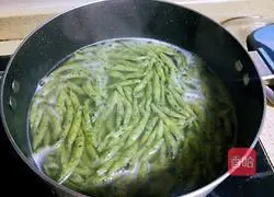 Illustration of how to make spinach rub 16