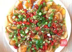 Illustration of how to make fresh pepper and preserved eggs 3