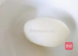 Illustration of how to make mini egg-filled pancakes 1