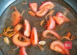 Illustration of how to make tomato and chicken breast meatball soup 4