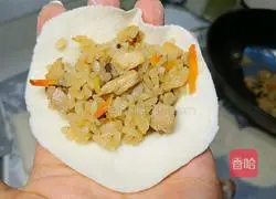 Illustration of how to make shumai with mushrooms and diced chicken 6
