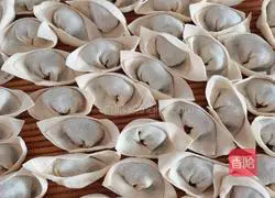 Illustration of how to make fennel and pork dumplings 9