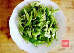 Illustration of how to make scrambled eggs with pepper 4