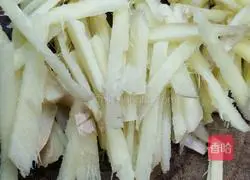 Illustration of how to make fragrant fish head soup 3