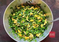 Illustration of how to make the shrimp and leek box 4 