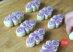 Illustration of how to make sweet flower roll 11