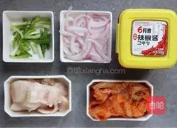 Illustration of how to make fried rice cakes with kimchi 3