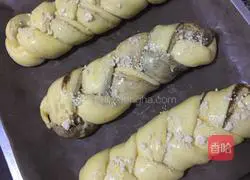 Illustration of how to make crispy braided bean paste bread 14