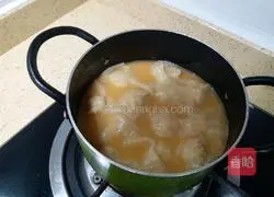 Illustration of how to make shrimp wontons 17