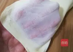 Illustration of how to make small bread rolls 6