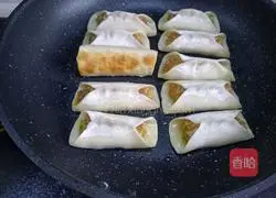 Illustration of how to make zucchini and fresh meat pot stickers 15