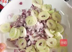 Illustration of how to make tomato spiral pasta 1