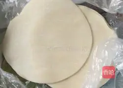 Illustration of how to make willow leaf dumplings 2
