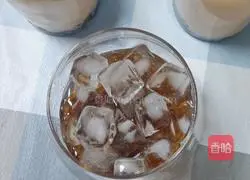 Illustration of how to make pearl milk tea 14