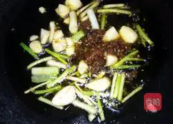 Illustration of how to make colorful braised noodles 5