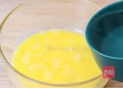 Illustration of how to make tender steamed eggs 6
