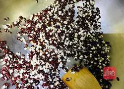 Illustration of how to make red bean and barley water 3