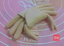 Illustration of how to make crab steamed buns 8