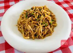 Illustration of how to make Chongqing flavor version of fried noodles 6