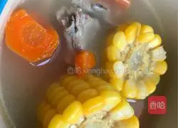 Carrot, corn and pork ribs soup recipe 4