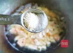 Illustration of how to make broccoli, shrimp and tofu soup 6