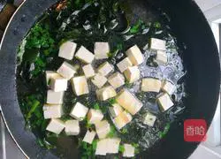 Illustration of how to make kelp and tofu soup 4