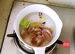 Illustration of how to make spicy and sour chicken gizzards 2