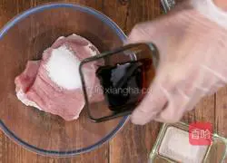 Illustration of how to make Chinese pork chop buns 2
