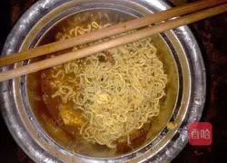 Xiao Mei Mei Chen Xiao Xi's improved version of instant noodles recipe illustration 5