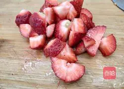 Illustration of how to make fruit white fungus soup 6