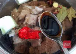 Illustration of how to make a family improved version of beef steamed buns 7