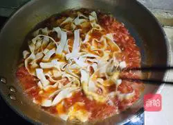 Illustration of how to make egg and tomato noodle soup 13